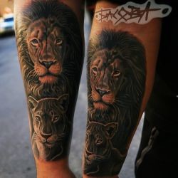лев и львица  на предплечье (на руке)