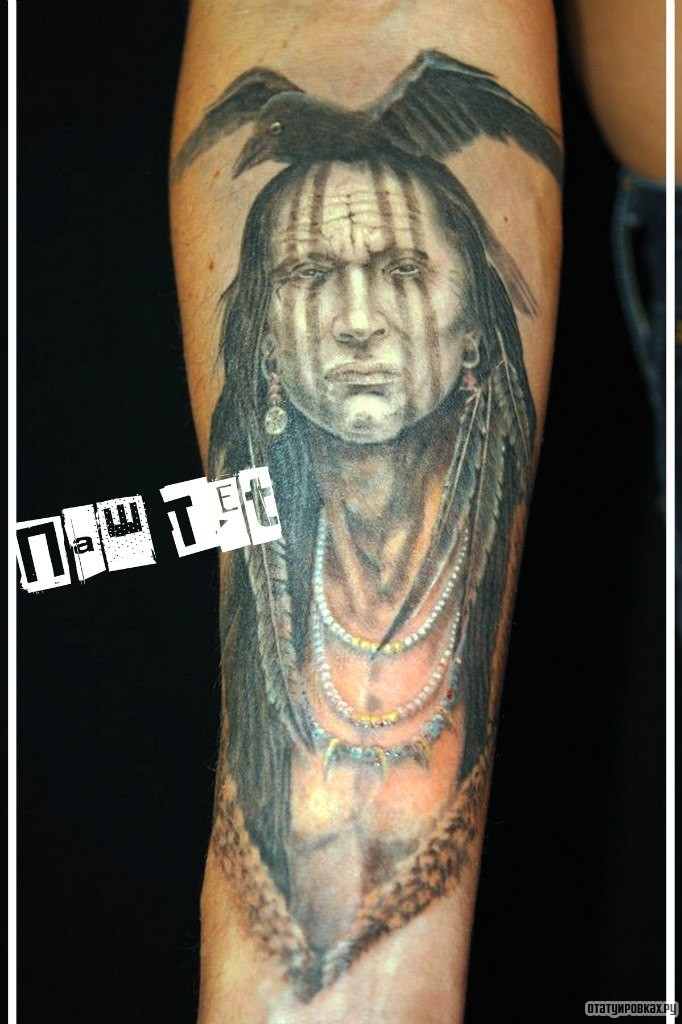 Фотография татуировки под названием «Индеец с вороном»