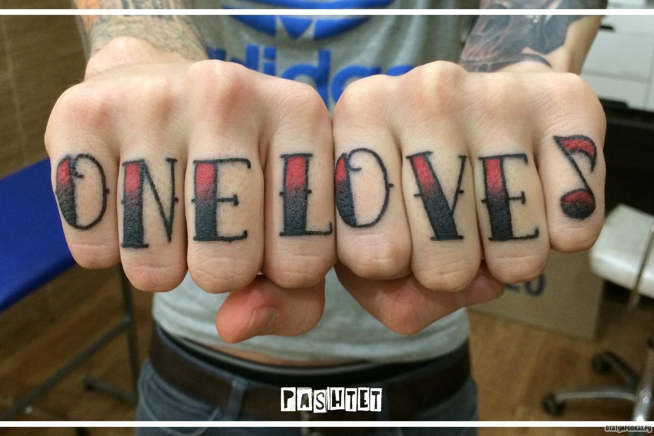 Фотография татуировки под названием «Надпись one love»