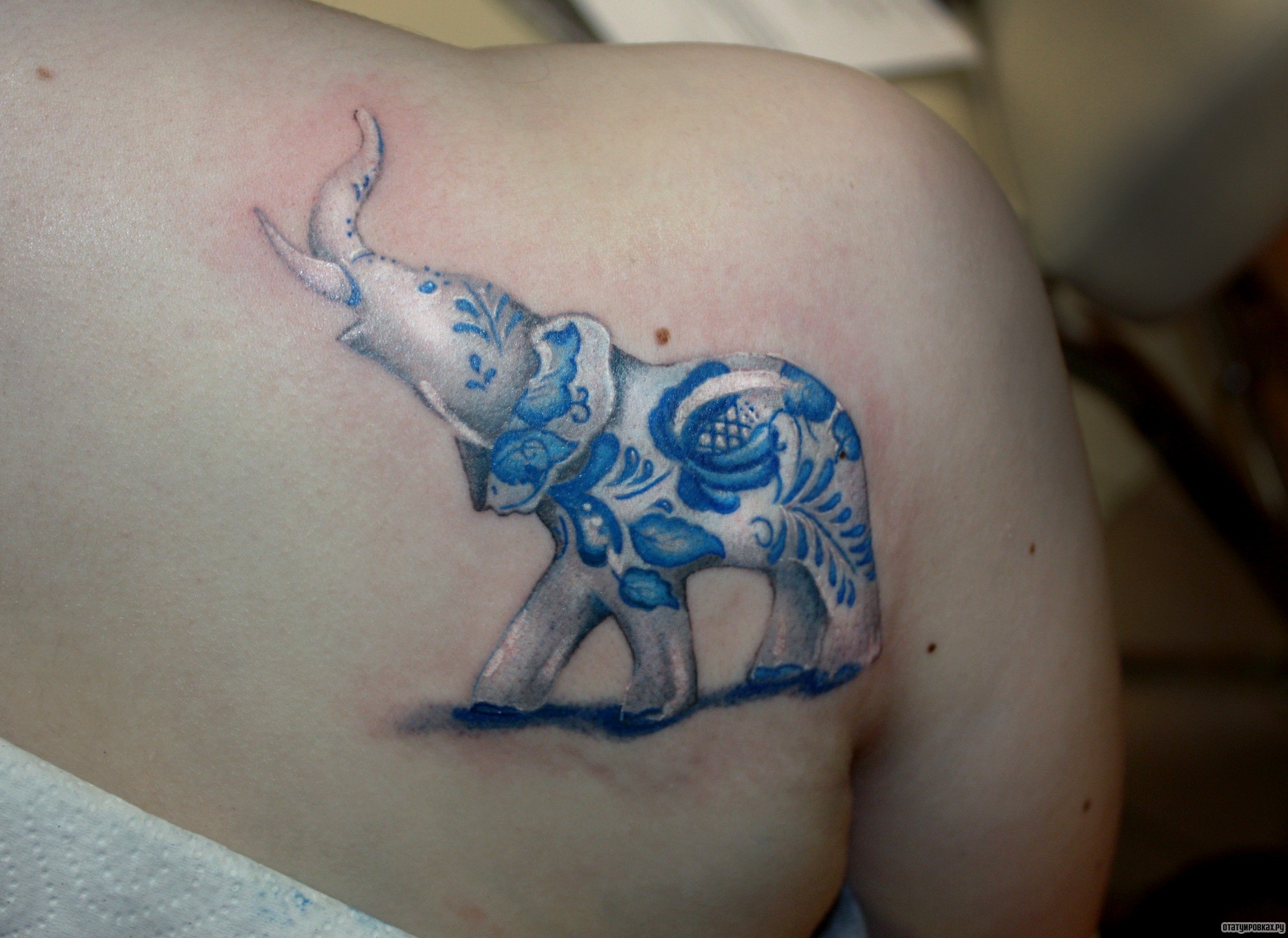 Фотография татуировки под названием «Слон с росписью»