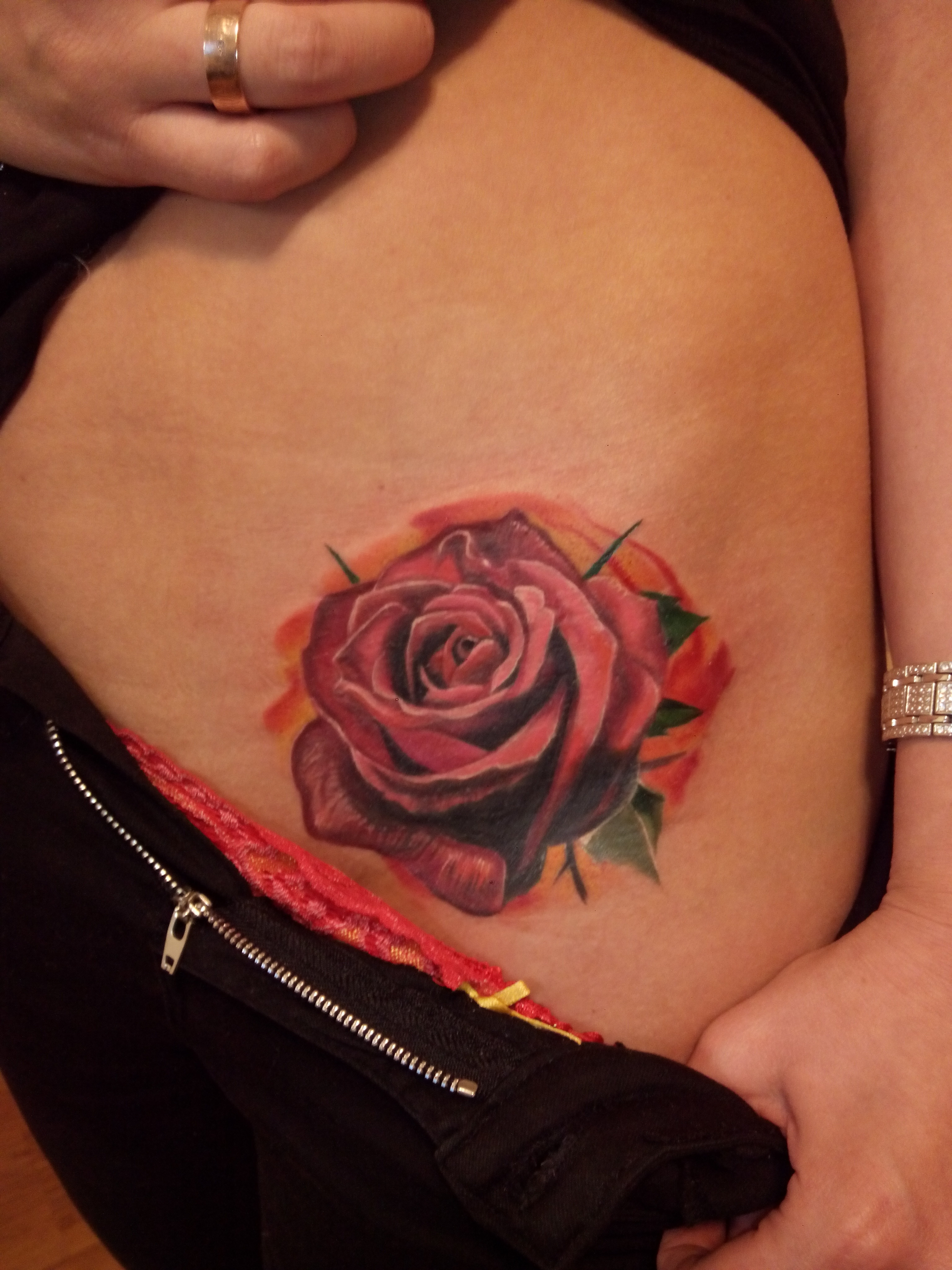 Фотография татуировки под названием «роза тату»
