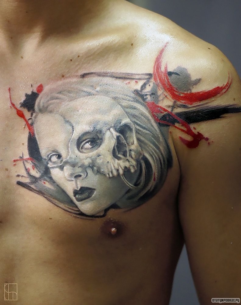 Фотография татуировки под названием «Девушка, месяц»