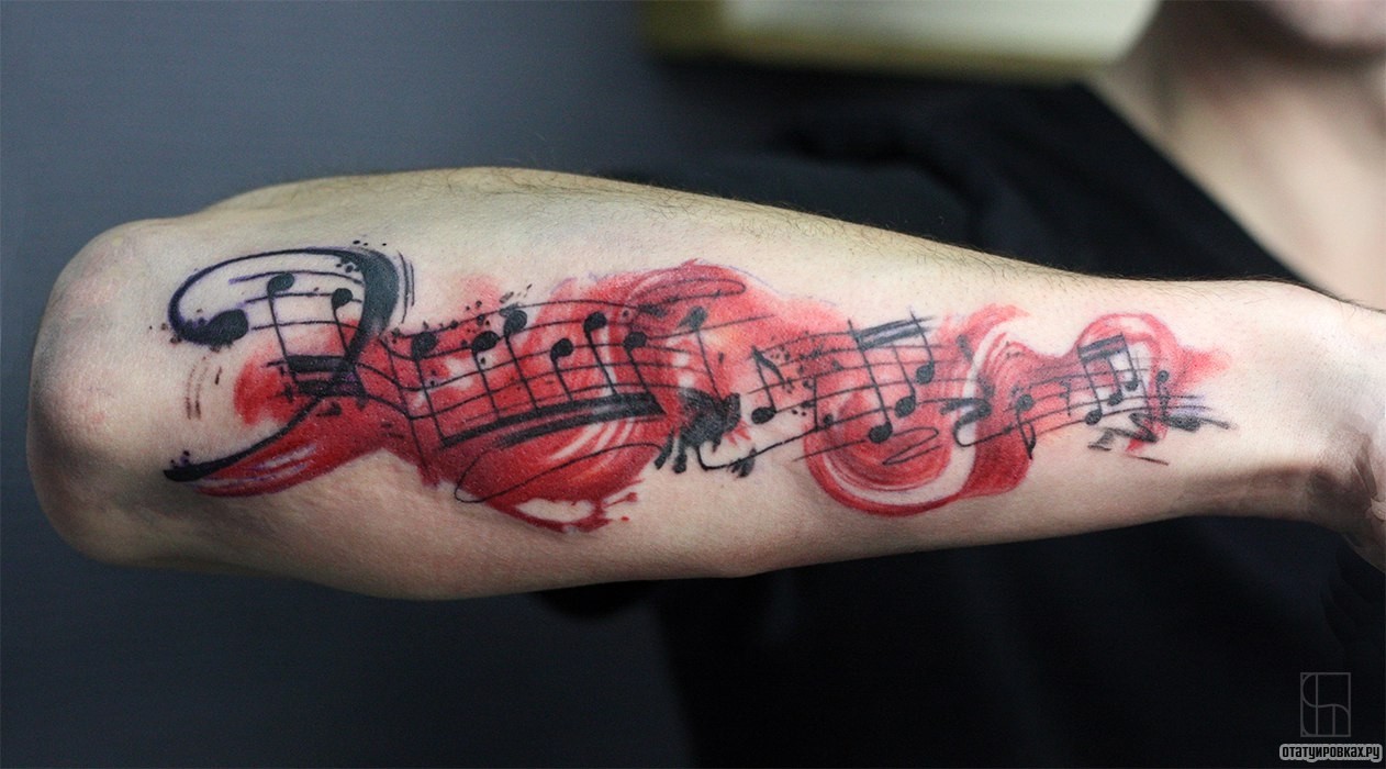 Фотография татуировки под названием «Ноты»