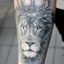Лев в короне 