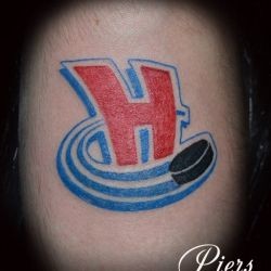 Тату логотип h и шайба