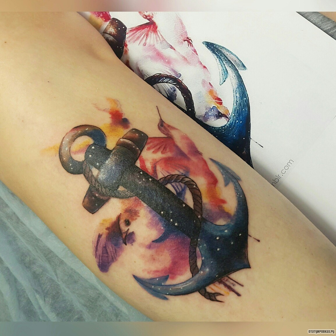 Фотография татуировки под названием «Якорь в красках с канатом»