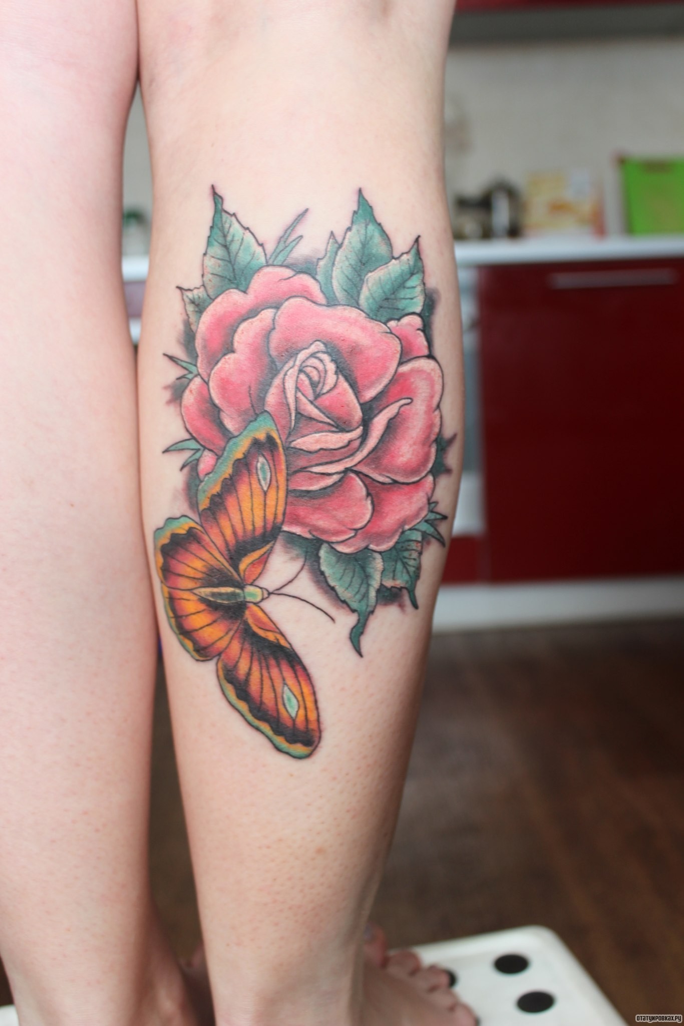 Фотография татуировки под названием «Роза и бабочка»