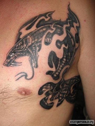 Фотография татуировки под названием «Змея под кожей»