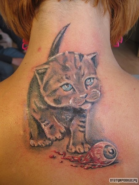 Фотография татуировки под названием «Котенок и вырванный глаз»