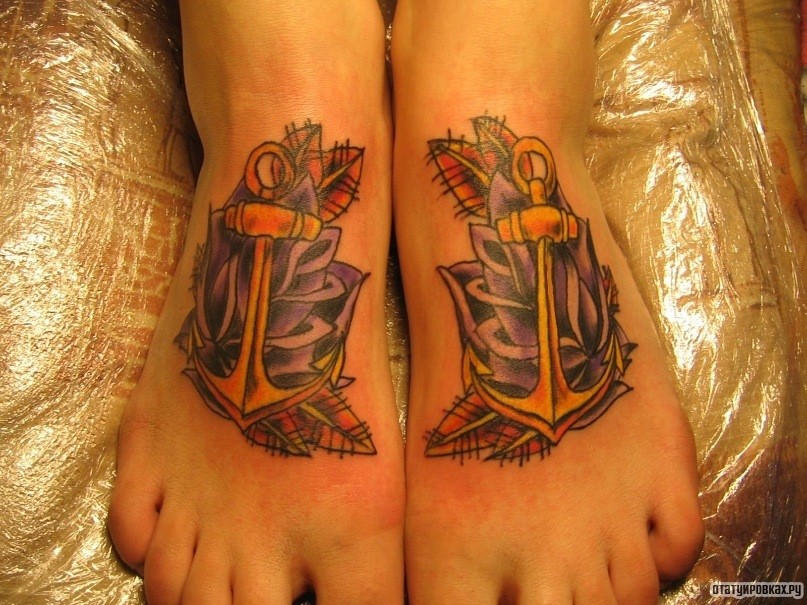 Фотография татуировки под названием «Два якоря и розы»