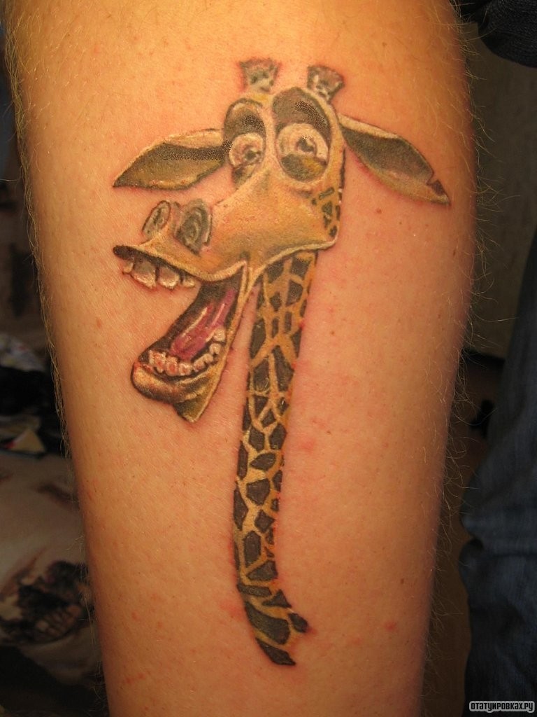 Фотография татуировки под названием «Голова мультяшного жирафа»