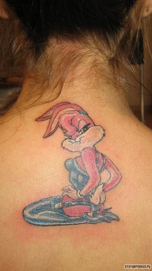 Фотография татуировки под названием «Бакс банни кролик девушка»