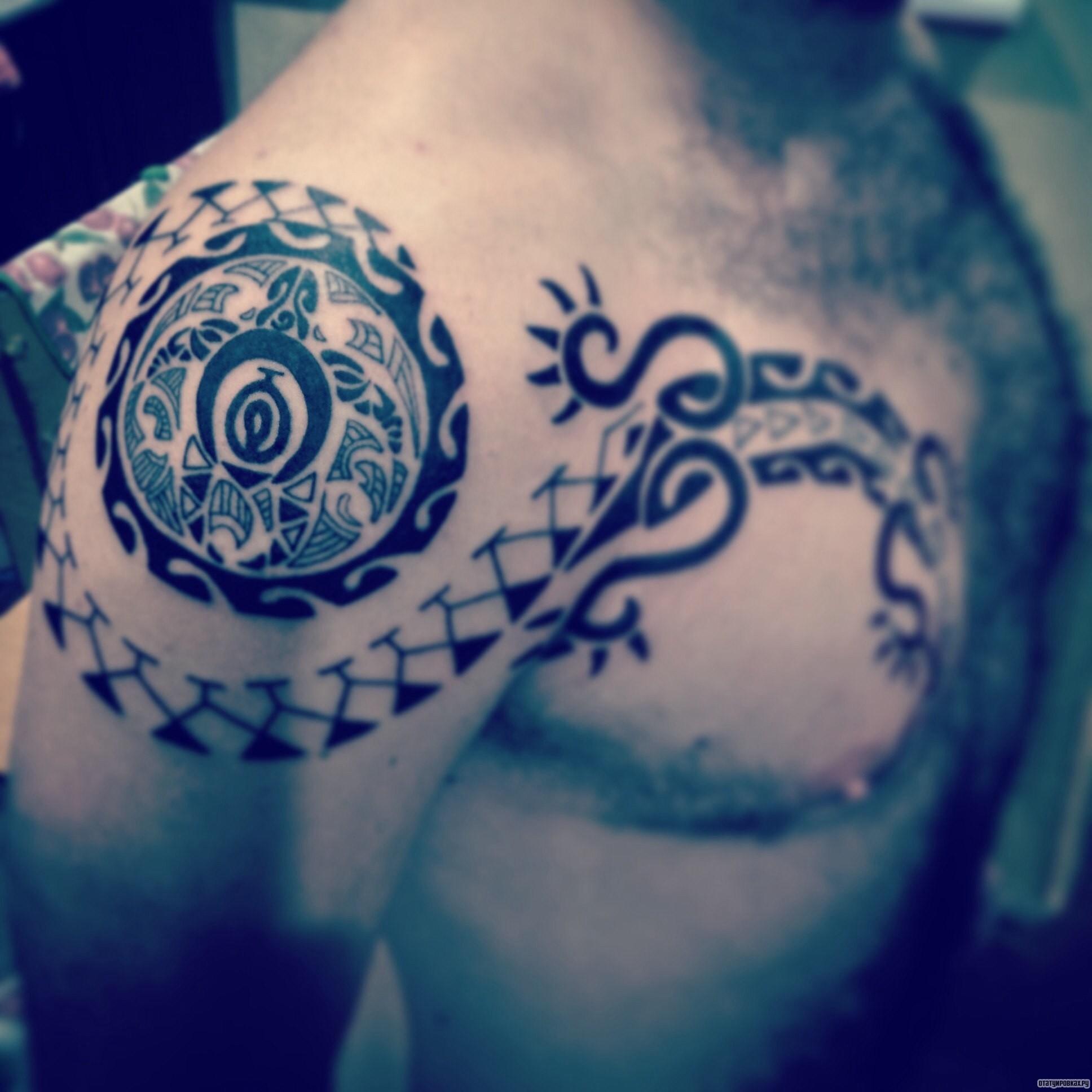 Фотография татуировки под названием «Майя узоры»