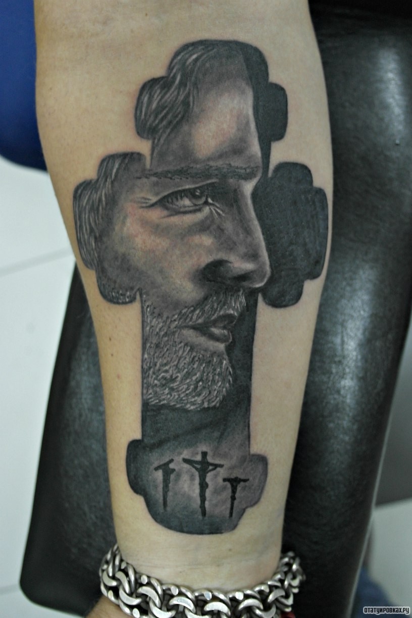 Фотография татуировки под названием «Крест и иисус»