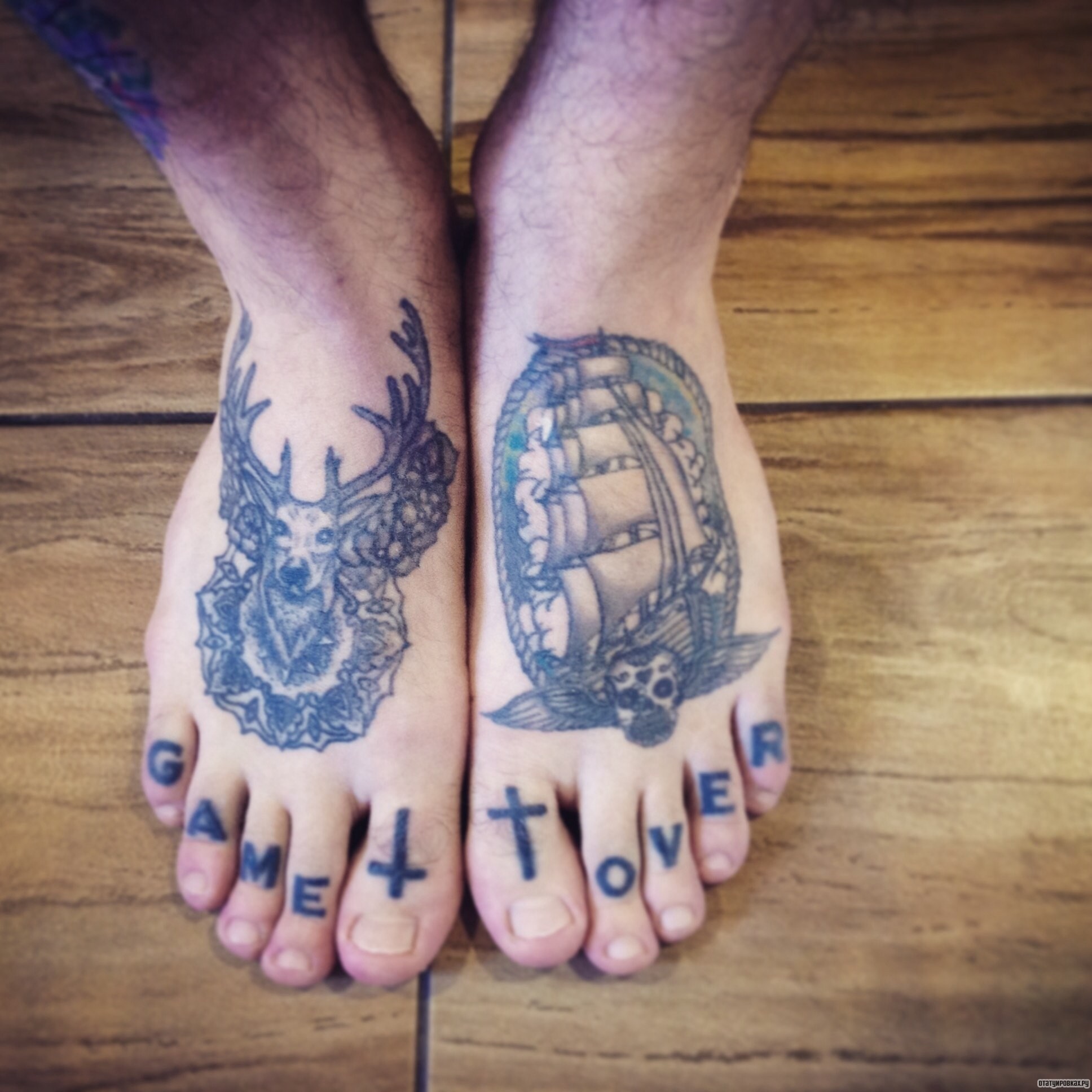 Фотография татуировки под названием «Олень и корабль»