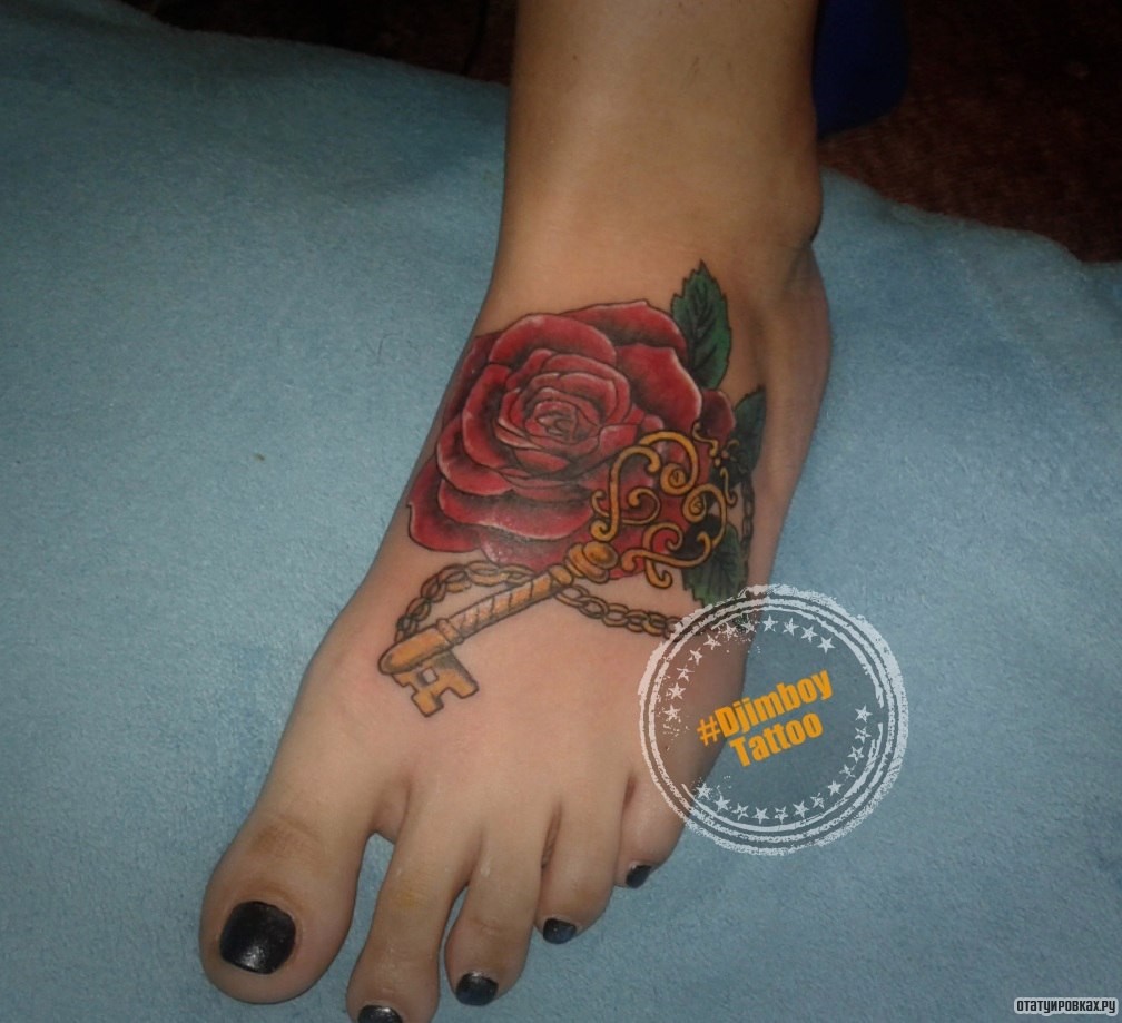 Фотография татуировки под названием «Роза, ключ»