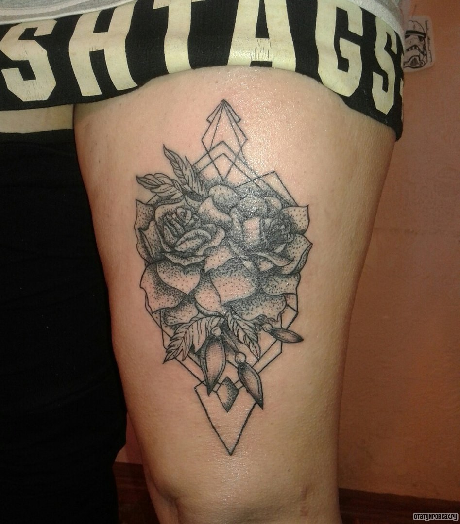 Фотография татуировки под названием «Розы дотворк»