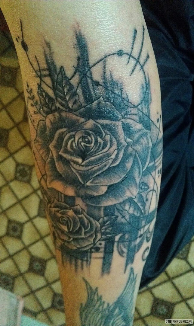 Фотография татуировки под названием «Черные розы»