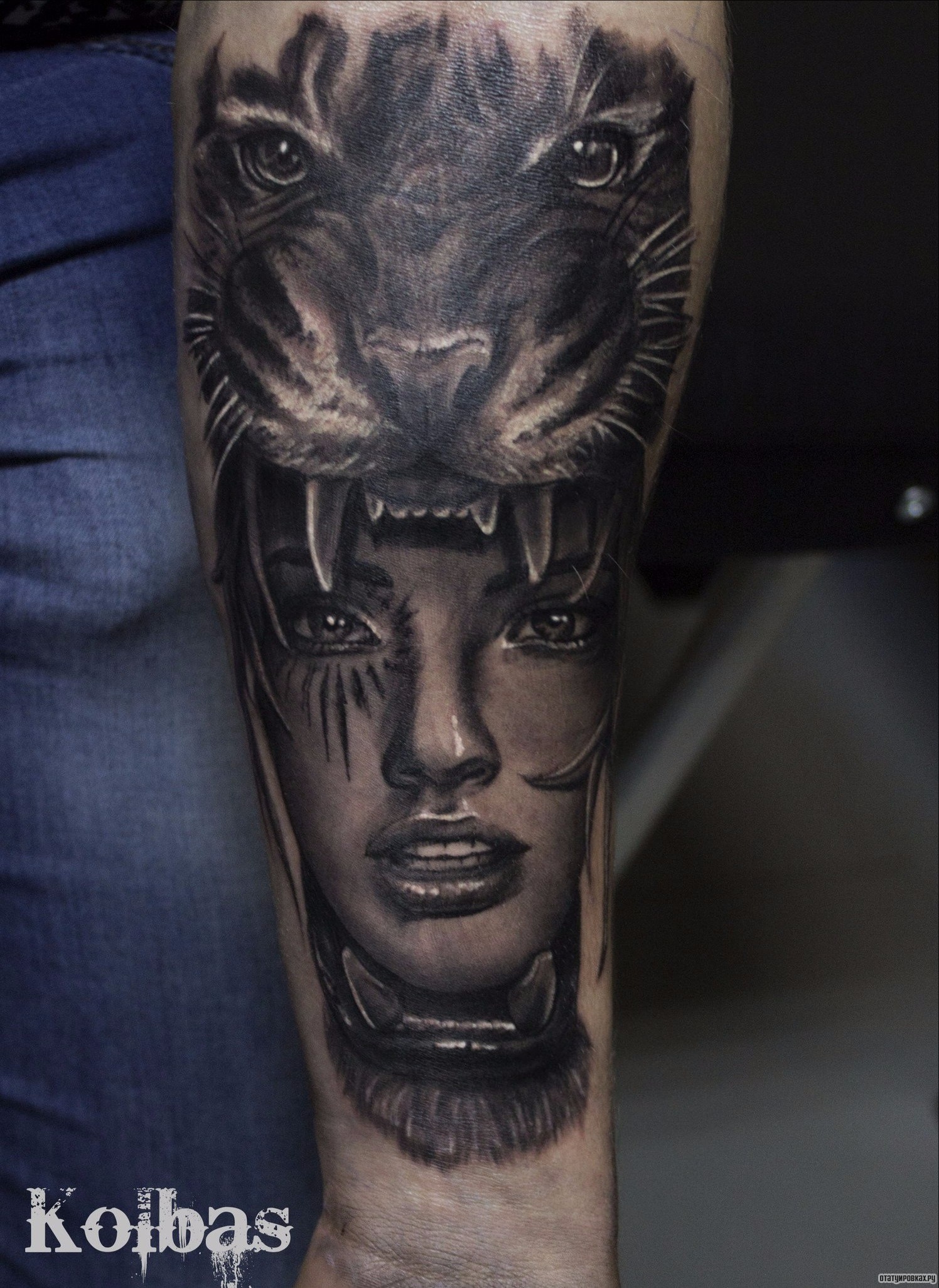 Фотография татуировки под названием «Девушка в пасти тигра»