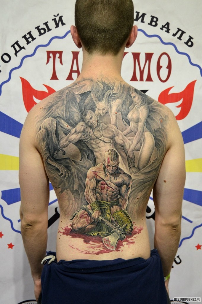 Фотография татуировки под названием «Человек с топором»