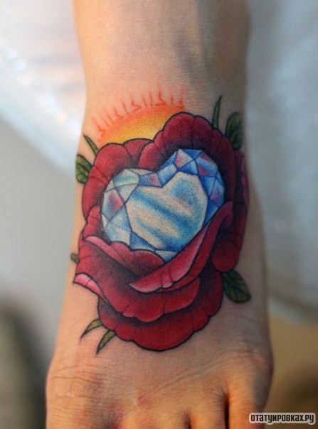 Фотография татуировки под названием «Алмаз в розе»