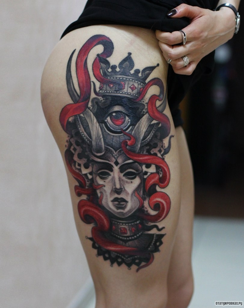 Фотография татуировки под названием «Девушка с глазом на голове и короной»