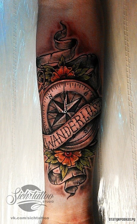Фотография татуировки под названием «Компас и надпись»