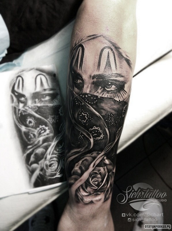 Фотография татуировки под названием «Глаза девушки и роза»