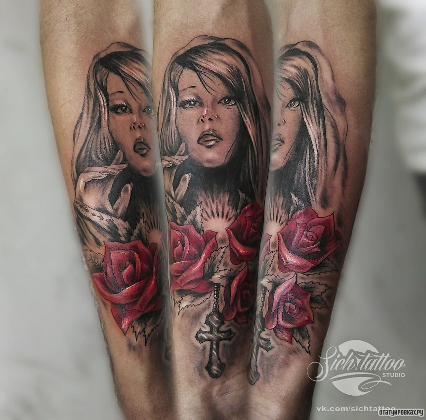 Фотография татуировки под названием «Девушка, розы и крестик»