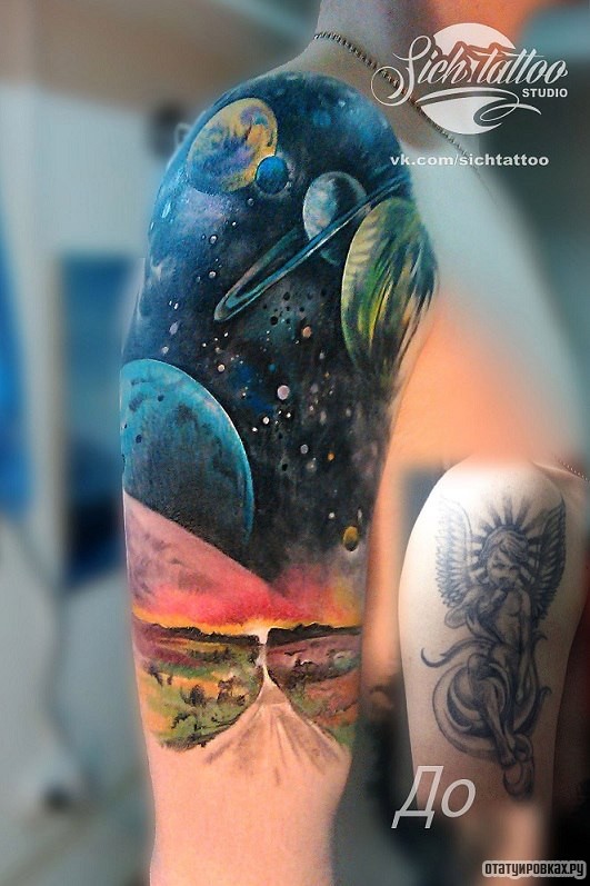 Фотография татуировки под названием «Космос, планеты»