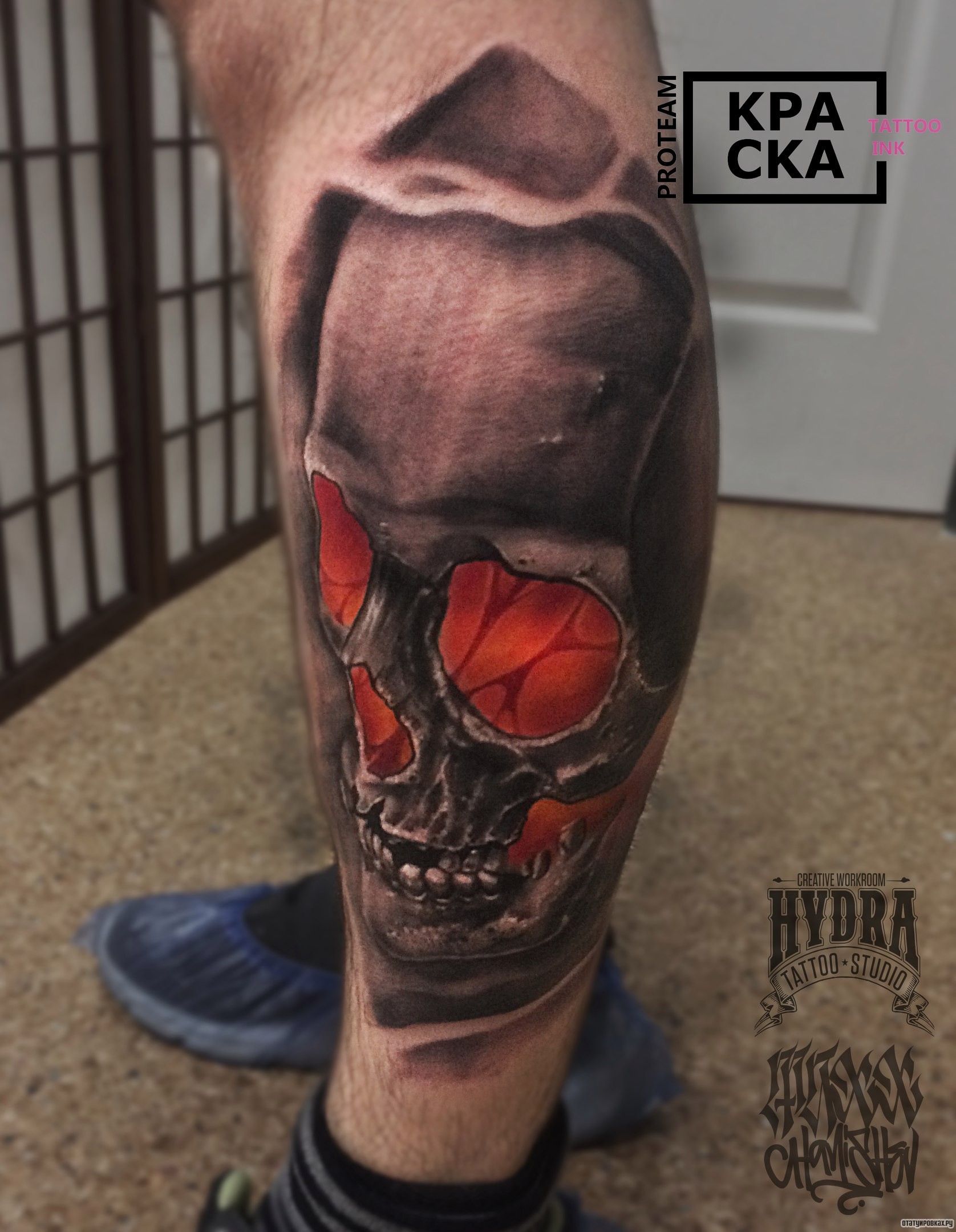Фотография татуировки под названием «Череп с оранжевым свечением внутри»