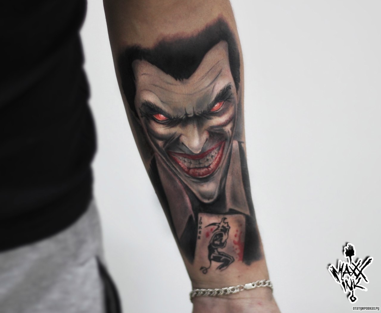 Фотография татуировки под названием «Джокер и карта»
