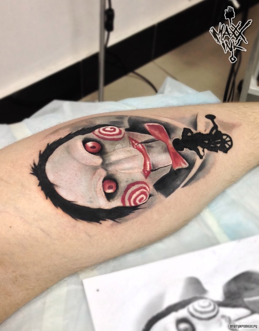 Фотография татуировки под названием «Лицо клоуна»