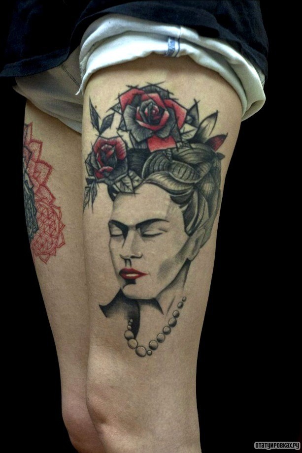 Фотография татуировки под названием «Девушка с розами на голове»