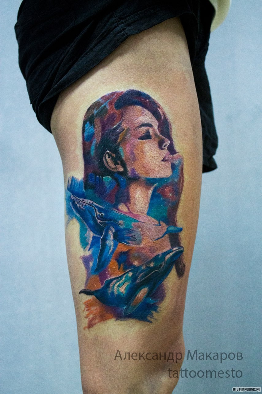 Фотография татуировки под названием «Девушка и два кита»