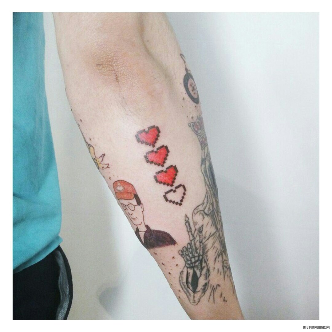 Фотография татуировки под названием «Сердечки пиксельные»