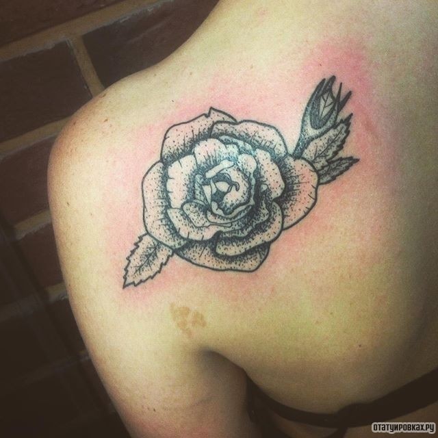 Фотография татуировки под названием «Роза дотворк»