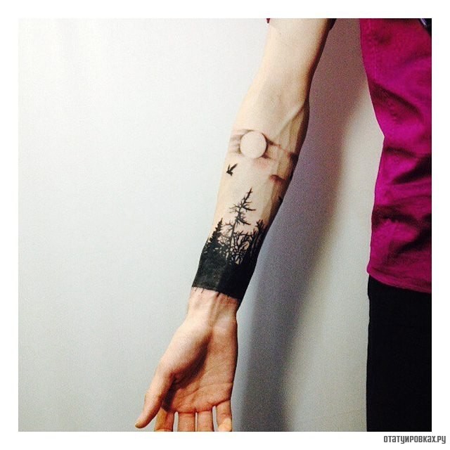 Фотография татуировки под названием «Деревья черные»