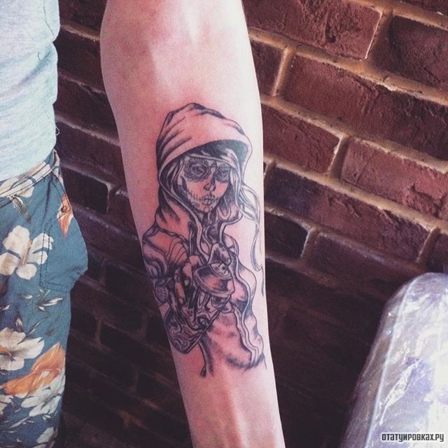 Фотография татуировки под названием «Девушка с баллончиком чикано»