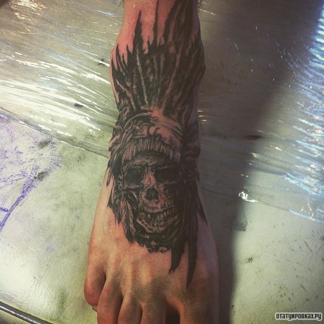 Фотография татуировки под названием «Череп индеец»