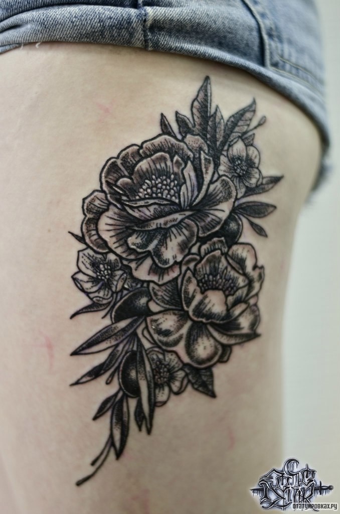 Фотография татуировки под названием «Черные цветы»