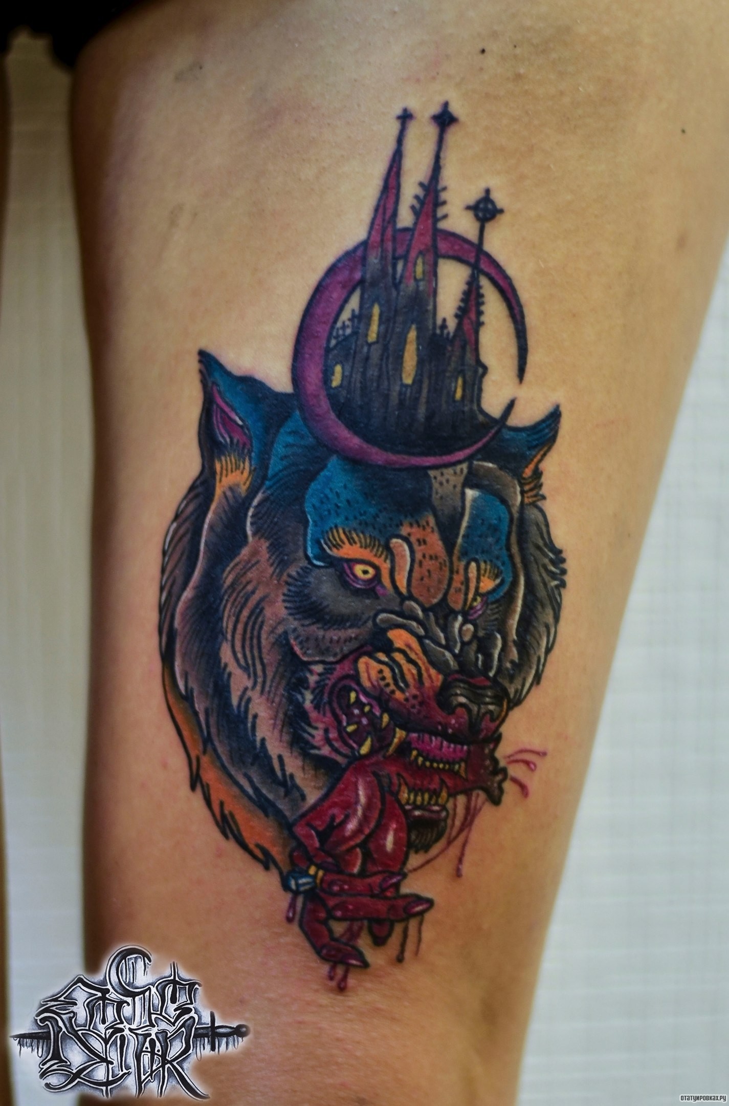 Фотография татуировки под названием «Волк и месяц»