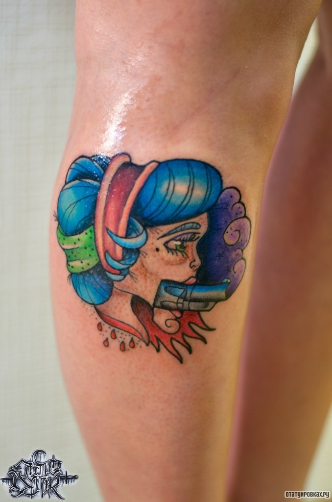 Фотография татуировки под названием «Девушка с заклееным ртом»