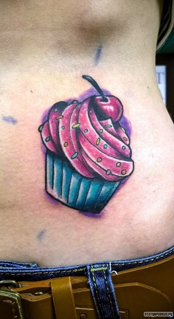 Фотография татуировки под названием «Пирожное»