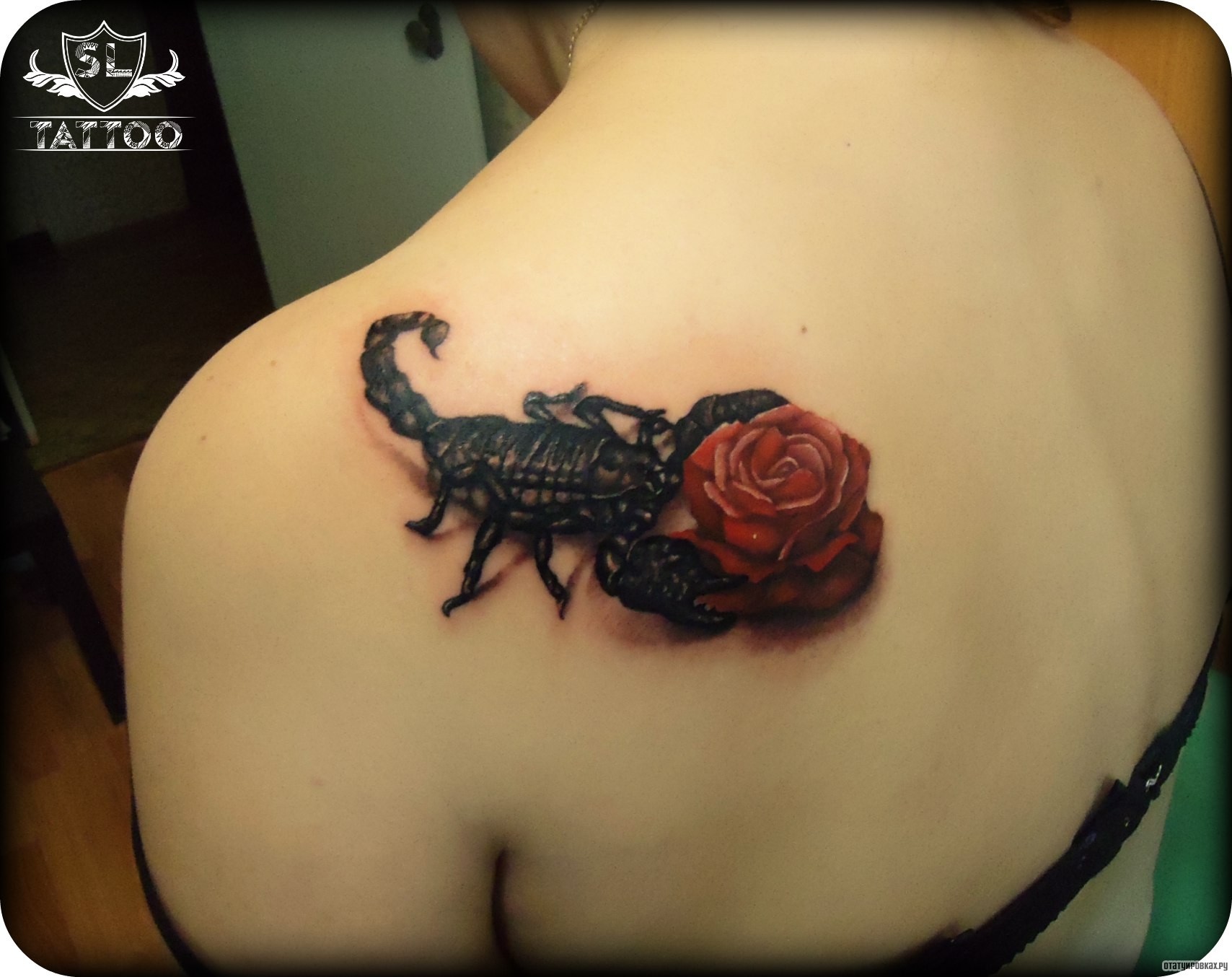 Фотография татуировки под названием «Скорпион и роза»