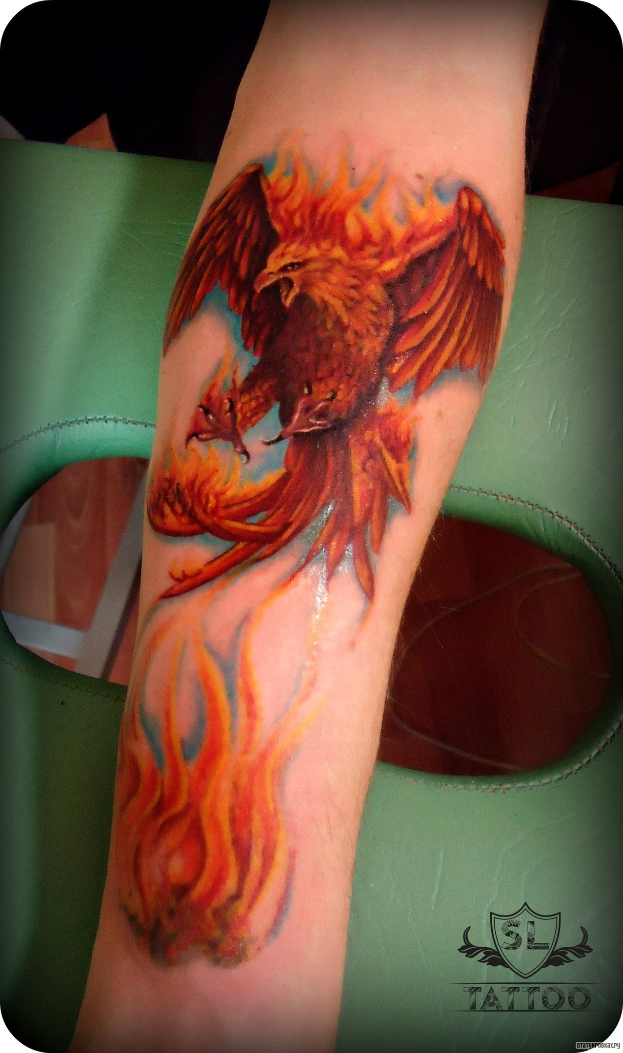 Фотография татуировки под названием «Двуглавая жар птица»