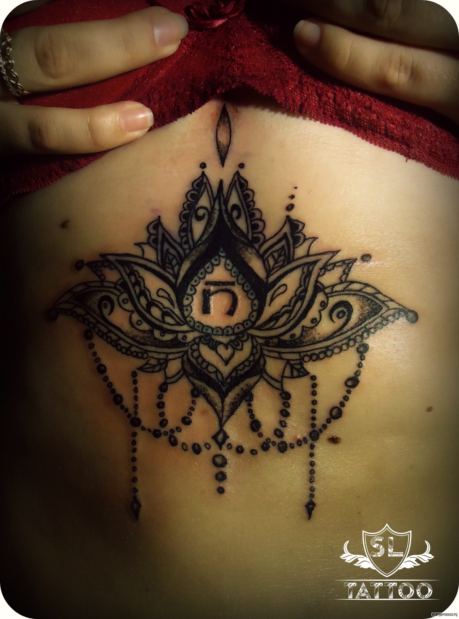 Фотография татуировки под названием «Узор лотоса в стиле барокко»