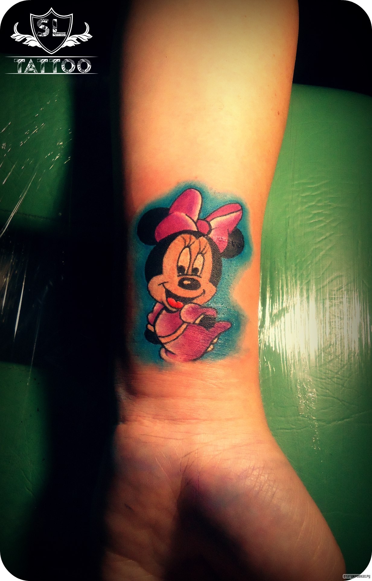 Фотография татуировки под названием «Микки маус»