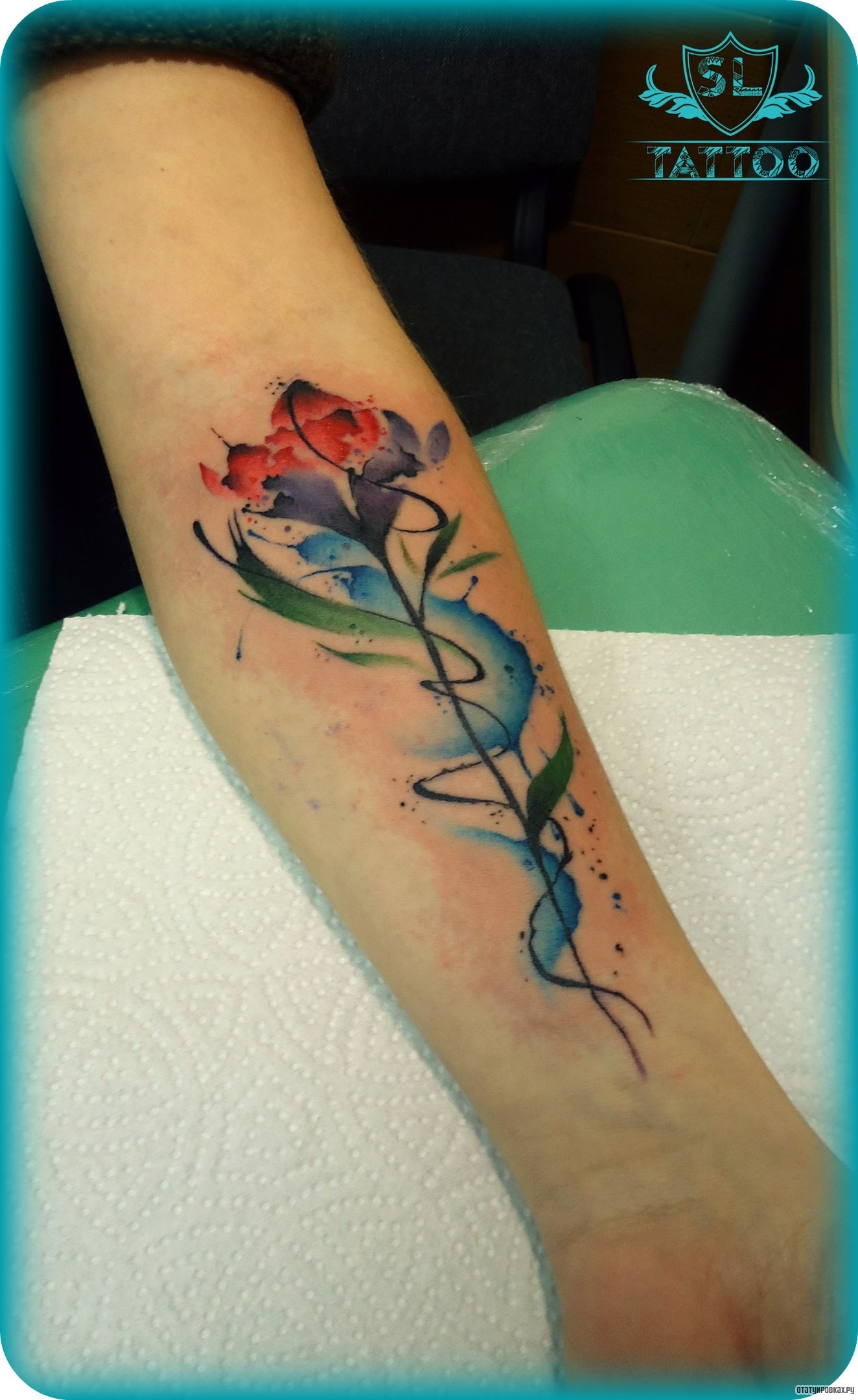 Фотография татуировки под названием «Убстрактный цветок»
