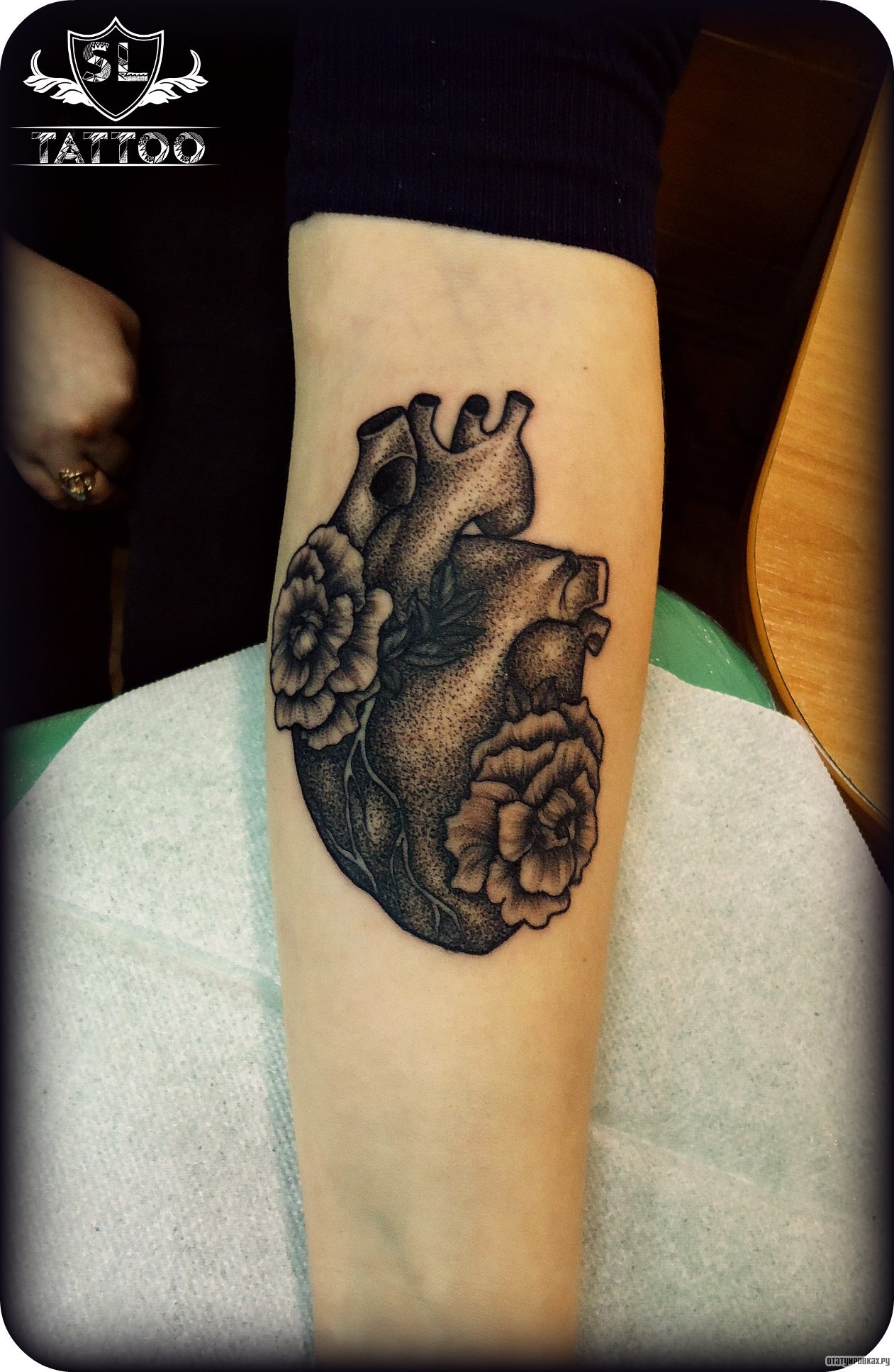 Фотография татуировки под названием «Чб сердце»